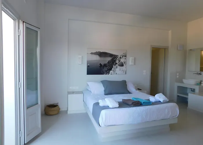 Bed & Breakfast Design Centro Perissa (Santorini)