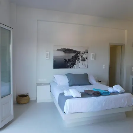 Bed & Breakfast Design Centro Suites- Front Perissa (Santorini)