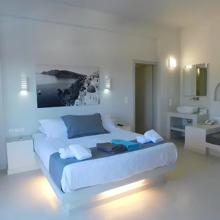 Design Centro Suites- Front 3* Perissa (Santorini)