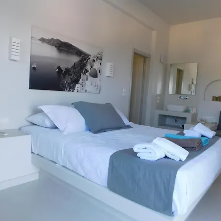 Design Centro Suites- Front Perissa (Santorini)