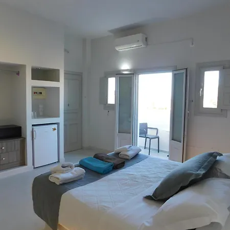 Bed & Breakfast Design Centro Suites- Front Perissa (Santorini)