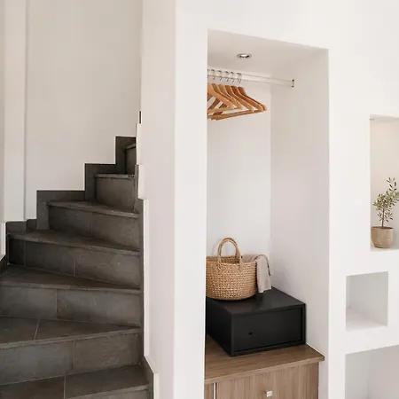 Bed & Breakfast Design Centro Suites- Front Perissa (Santorini)