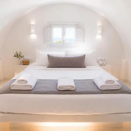 Bed & Breakfast Design Centro Suites- Front Perissa (Santorini)