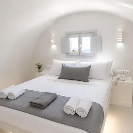 Bed & Breakfast Design Centro Suites- Front Perissa (Santorini)