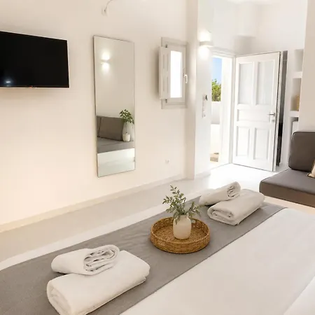 Design Centro Suites- Front 3* Perissa (Santorini)