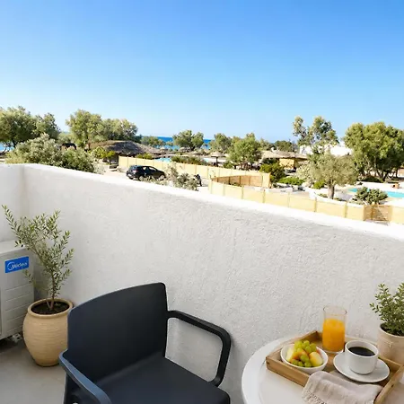 Design Centro Suites- Front Perissa (Santorini)